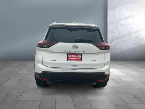 Everest White Pearl 2025 Nissan Rogue SV