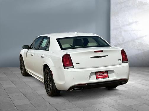 2023 Chrysler 300 Touring