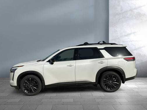 Everest White Pearl Tricoat 2026 Nissan Pathfinder SL