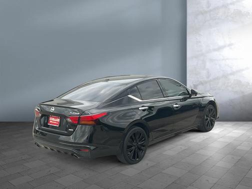Super Black 2019 Nissan Altima 2.5 Platinum