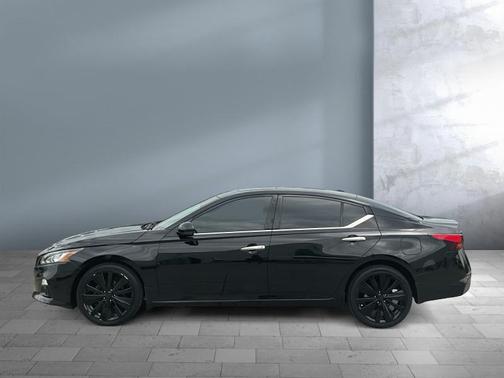 Super Black 2019 Nissan Altima 2.5 Platinum