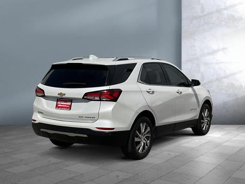 Iridescent Pearl Tricoat 2023 Chevrolet Equinox Premier w/1LZ
