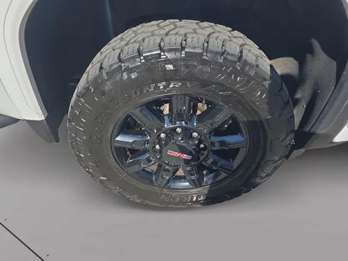 Summit White 2024 GMC Sierra 2500 AT4