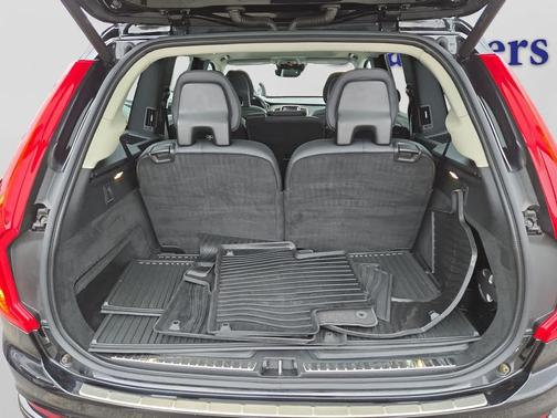 2016 Volvo XC90 T6 Momentum