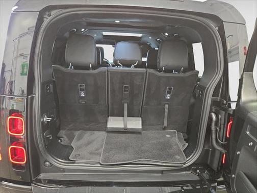 2024 Land Rover Defender 130 P400 X-Dynamic SE
