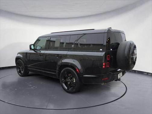 2024 Land Rover Defender 130 P400 X-Dynamic SE