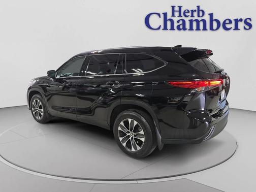 Midnight Black 2021 Toyota Highlander XLE