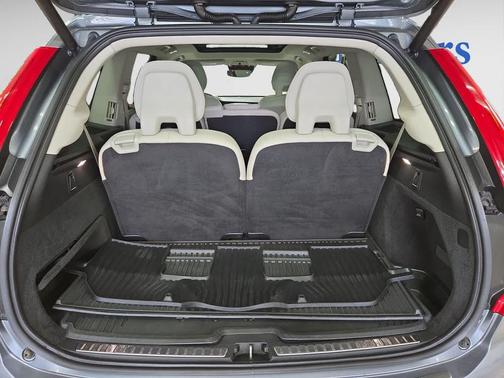 2018 Volvo XC90 T6 Momentum