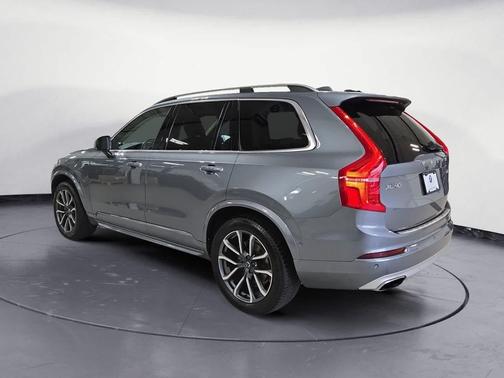 2018 Volvo XC90 T6 Momentum