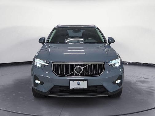 2023 Volvo XC40 B4 Plus Bright Theme