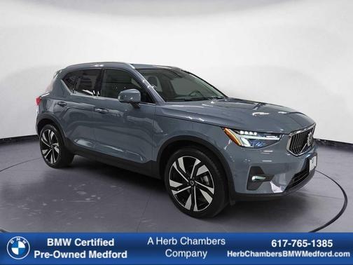 2023 Volvo XC40 B4 Plus Bright Theme