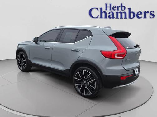 Vapour Grey Metallic 2025 Volvo XC40 B5 Ultra Bright Theme