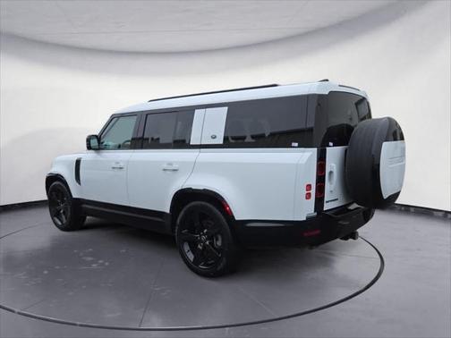 2024 Land Rover Defender 130 P400 X-Dynamic SE