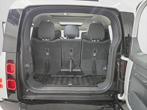 2024 Land Rover Defender 130 P400 X-Dynamic SE