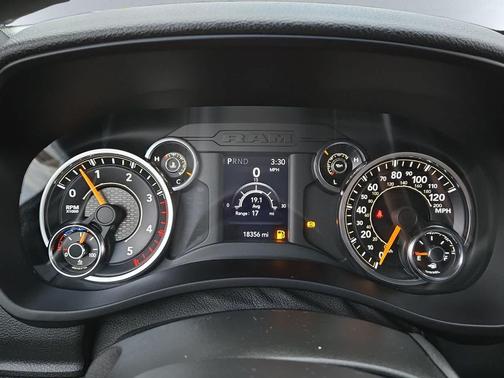 2022 RAM 2500 Tradesman Regular Cab 4x4 8' Box