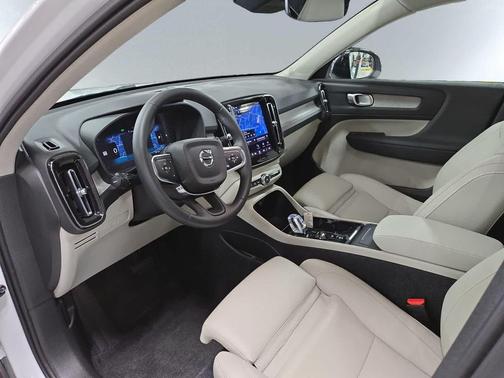 Crystal White Pearl 2025 Volvo XC40 B5 Plus Dark Theme