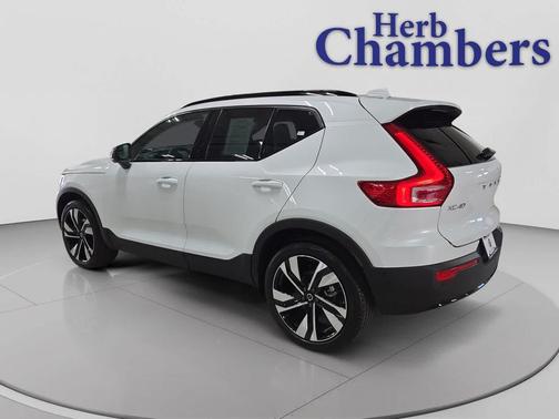 Crystal White Pearl 2025 Volvo XC40 B5 Plus Dark Theme