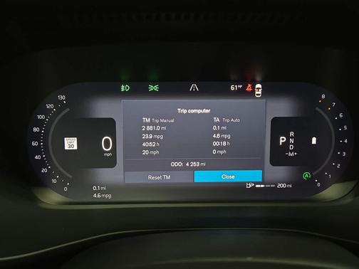 Vapour Grey Metallic 2025 Volvo XC40 B5 Ultra Dark Theme