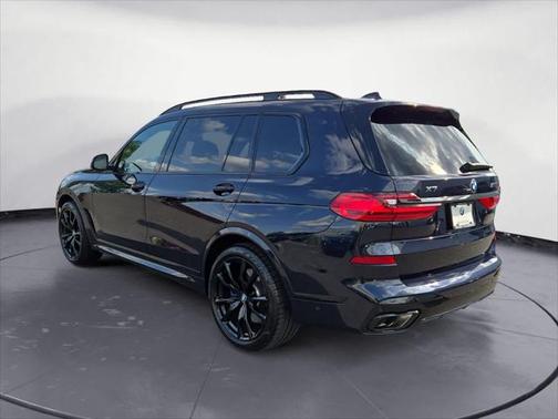 2022 BMW X7 M50i