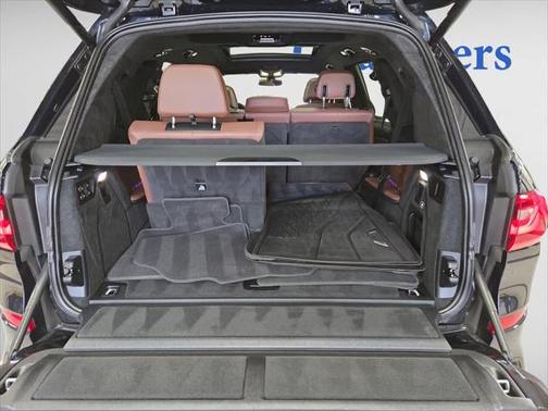 2022 BMW X7 M50i