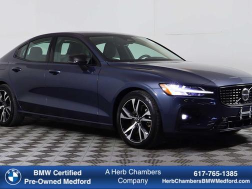 2024 Volvo S60 B5 Plus Dark Theme