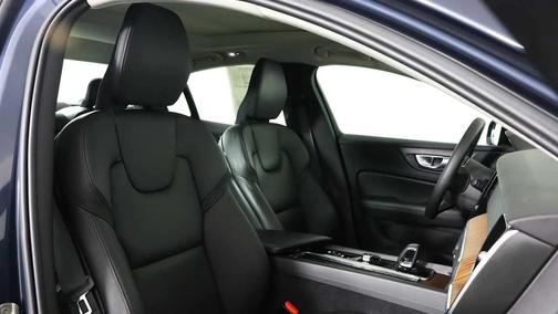 2024 Volvo S60 B5 Plus Dark Theme