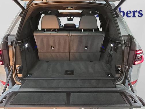 2023 BMW X7 M60i