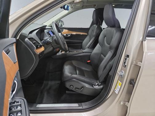 2024 Volvo XC90 B6 Plus Bright Theme 7-Seater