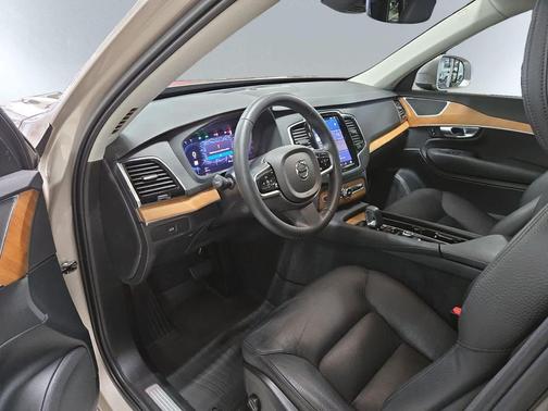 2024 Volvo XC90 B6 Plus Bright Theme 7-Seater