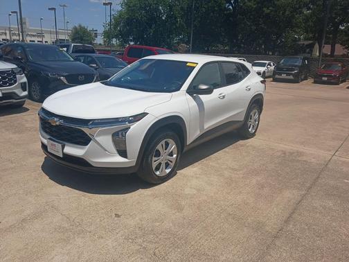 Summit White 2025 Chevrolet Trax LS
