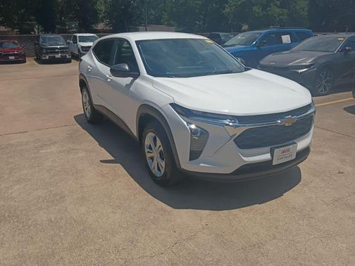 Summit White 2025 Chevrolet Trax LS