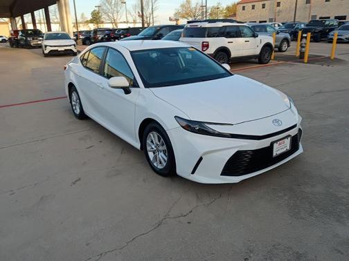 Ice Cap 2025 Toyota Camry LE
