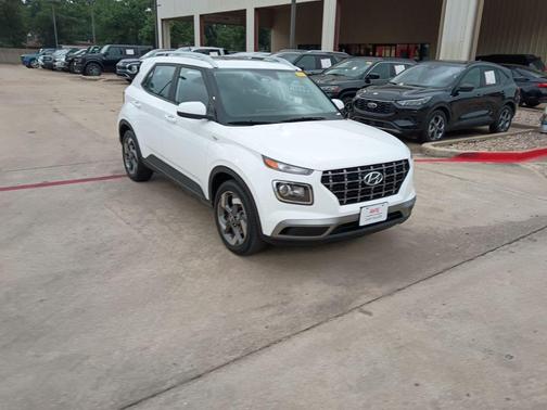 Lunar White 2025 Hyundai VENUE SEL