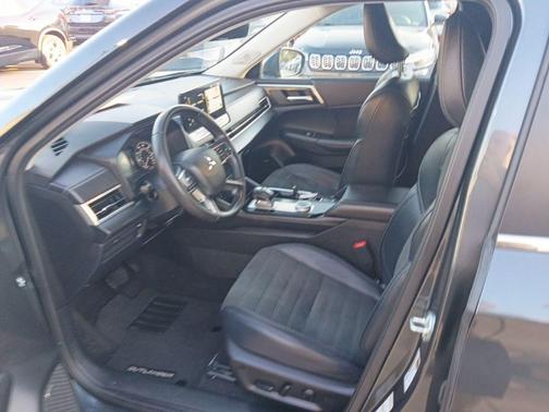Gray 2025 Mitsubishi Outlander SE 2.5 S-AWC