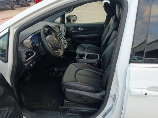 2025 Chrysler Pacifica L