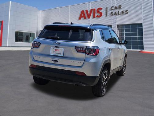 Silver Zynith Metallic Clearcoat 2025 Jeep Compass Limited