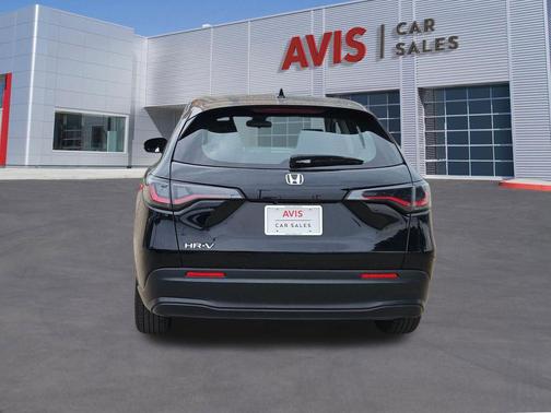 Crystal Black Pearl 2025 Honda HR-V LX