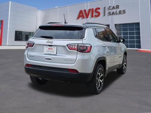Silver Zynith Metallic Clearcoat 2025 Jeep Compass Limited