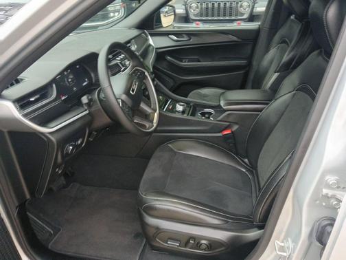 Silver Zynith 2025 Jeep Grand Cherokee Altitude