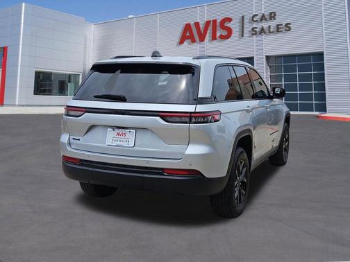 Silver Zynith 2025 Jeep Grand Cherokee Altitude