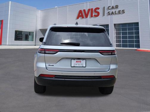 Silver Zynith 2025 Jeep Grand Cherokee Altitude
