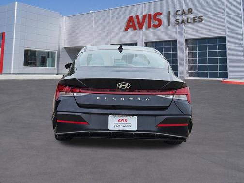 Abyss Black 2025 Hyundai ELANTRA SEL