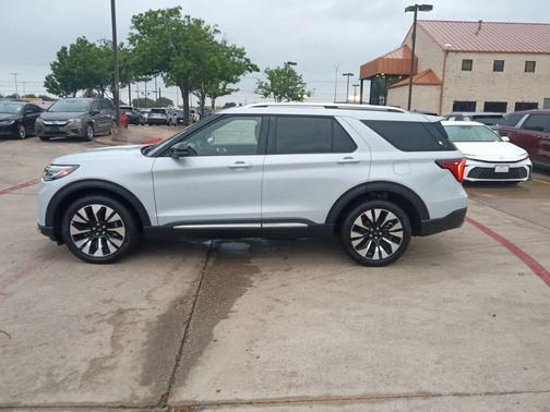 White Metallic 2025 Ford Explorer Platinum