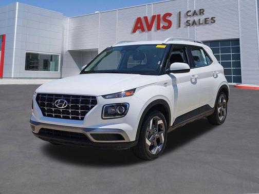 Lunar White 2025 Hyundai VENUE SEL