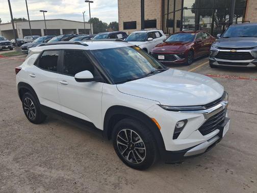 Summit White 2025 Chevrolet Trailblazer LT