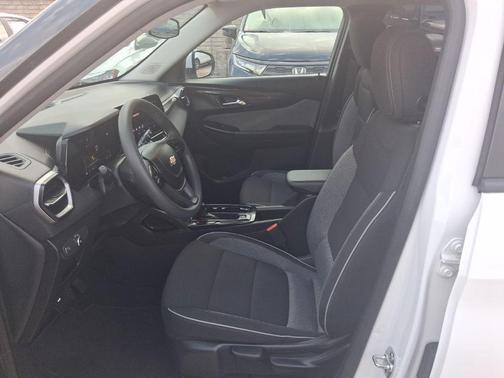 Summit White 2025 Chevrolet Trailblazer LT