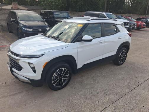 Summit White 2025 Chevrolet Trailblazer LT