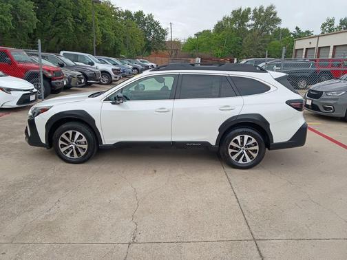 Crystal White Pearl 2025 Subaru Outback Premium