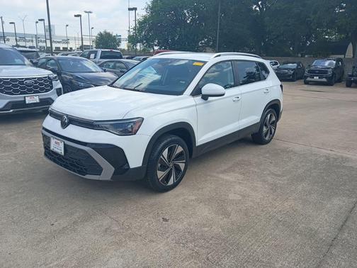 Pure White 2025 Volkswagen Taos 1.5T SE