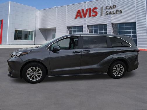 2025 Toyota Sienna LE